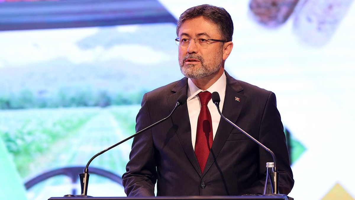 Bakan Yumaklı, yangınlara müdahalede son durumu paylaştı